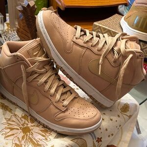Nike Dunk High Premium.  Women’s size 8.   Vachetta Tan~ New